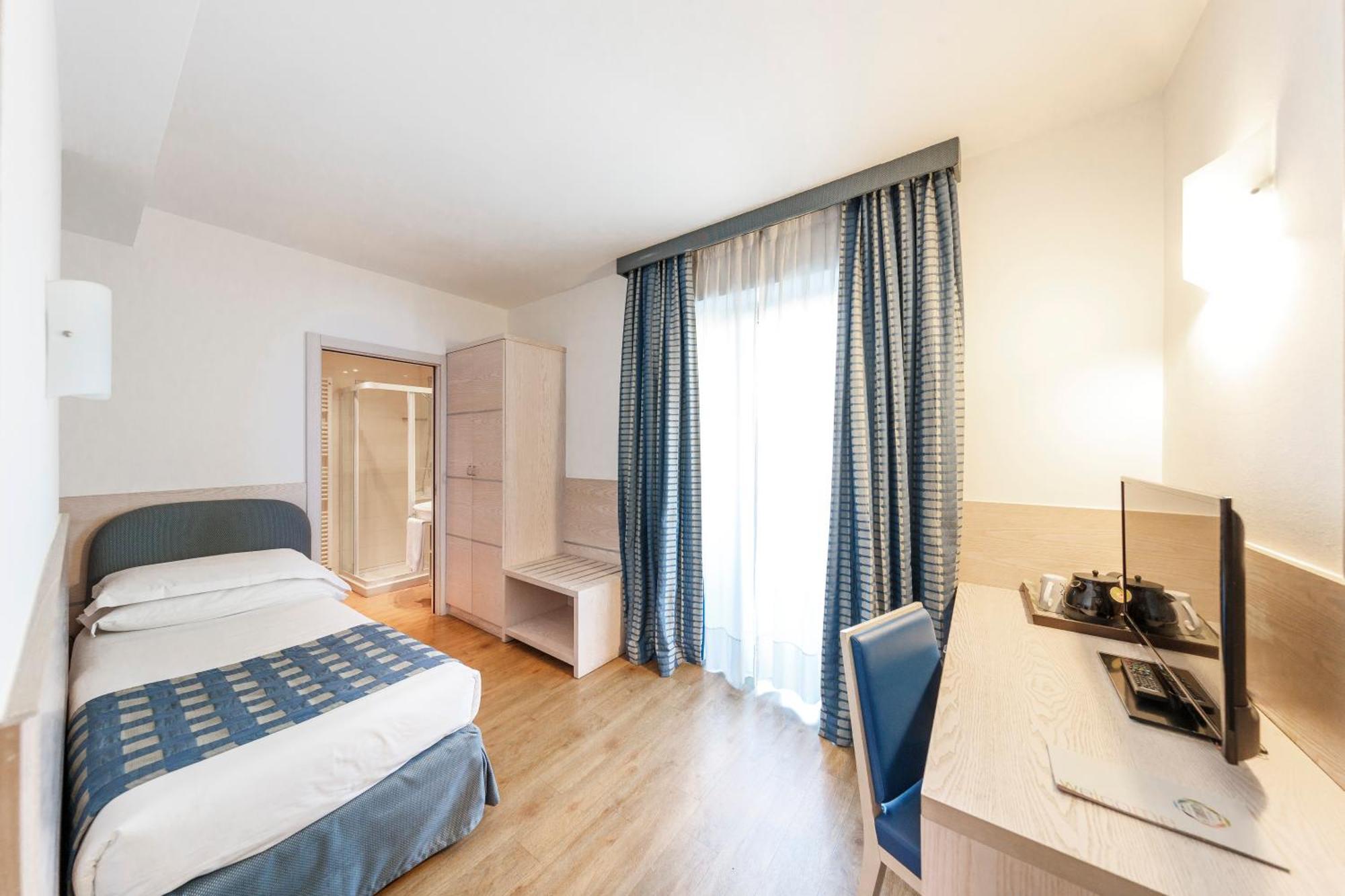 Caravel Bike Hotel Torbole Sul Garda Eksteriør billede