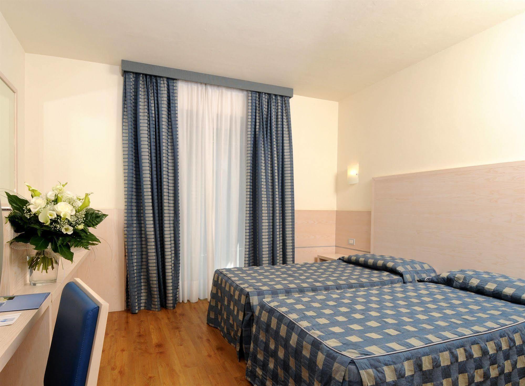 Caravel Bike Hotel Torbole Sul Garda Eksteriør billede