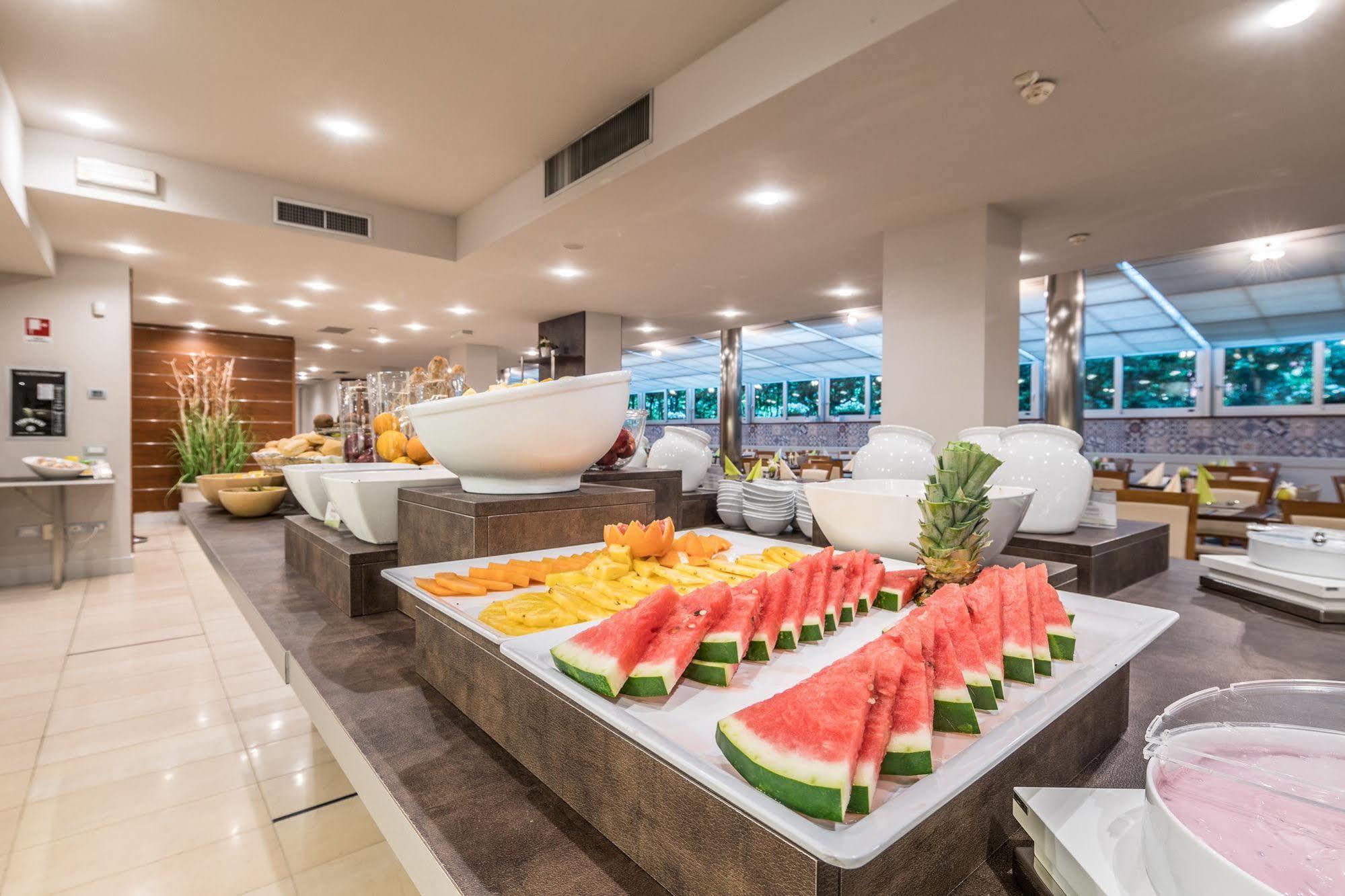 Caravel Bike Hotel Torbole Sul Garda Restaurant billede